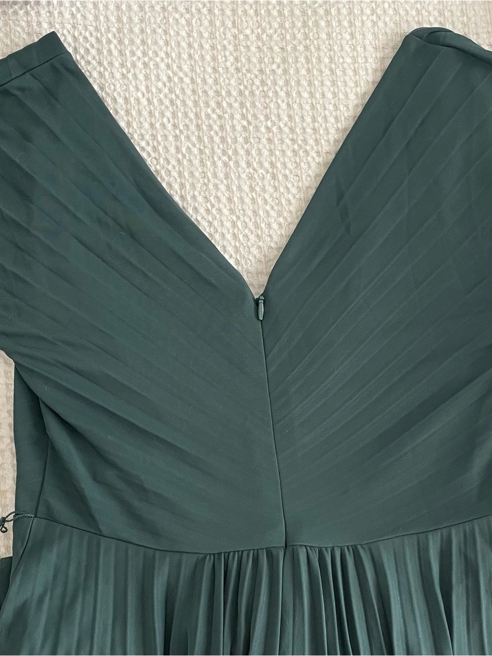 BCBGMaxAzria Forest Green V-Neck Pleated Midi Dress - Size L - Picture 7 of 9